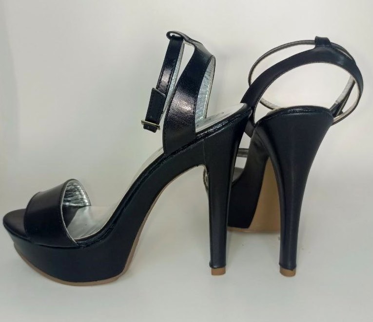 SANDALIA DE TACON NEGRO MODELO 2921