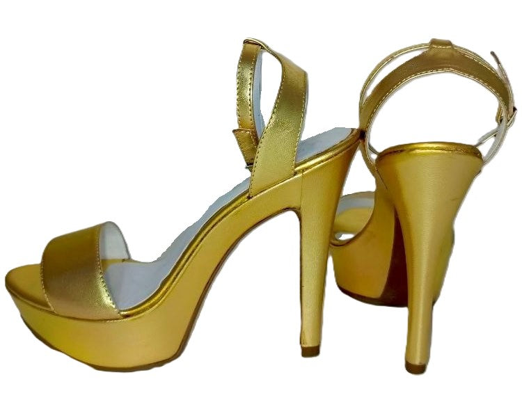 SANDALIA DE TACON DORADO MODELO 2921