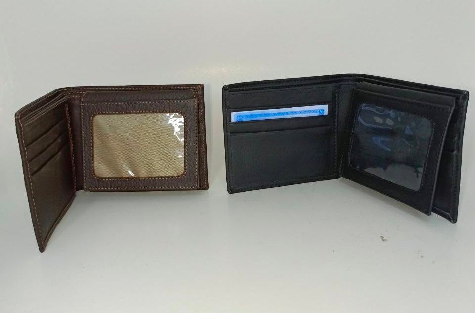 Billetera de Cuero Negro Cerere Modelo 609: Elegancia y Funcionalidad para el Hombre Moderno