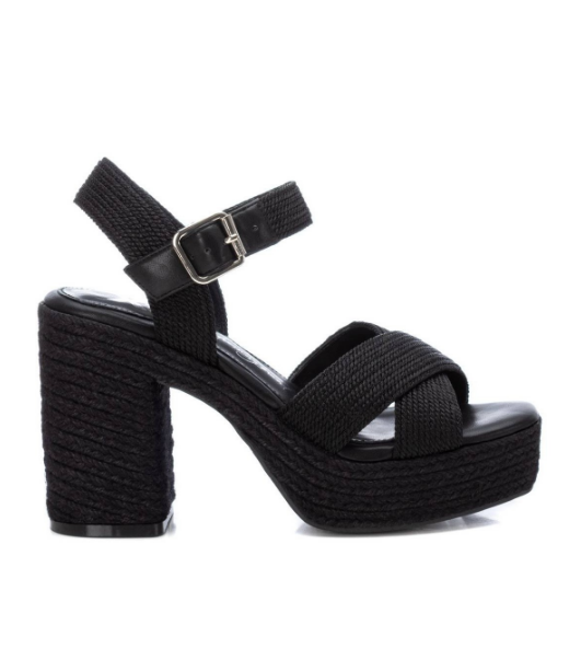 SANDALIA DE TACON COLOR NEGRO MODELO 142741