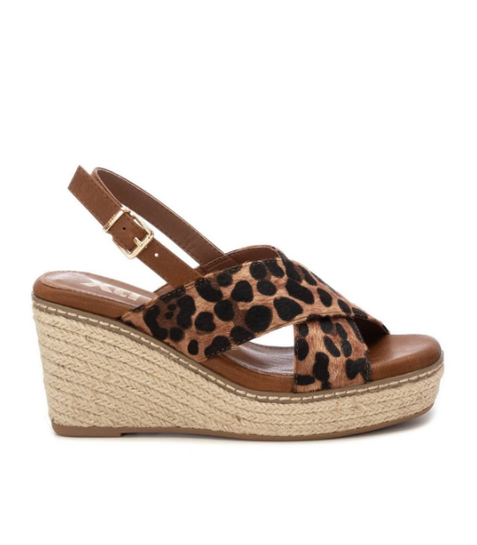 SANDALIA DE TACON COLOR CAMEL MODELO 144591