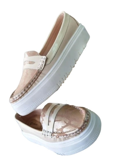 Mocasines Elegantes para Dama en Cuero Beige y Dorado - Modelo 2408