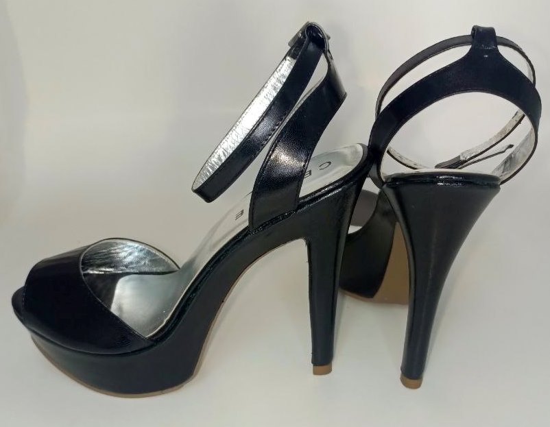 SANDALIA DE TACON  NEGRO MODELO 2900