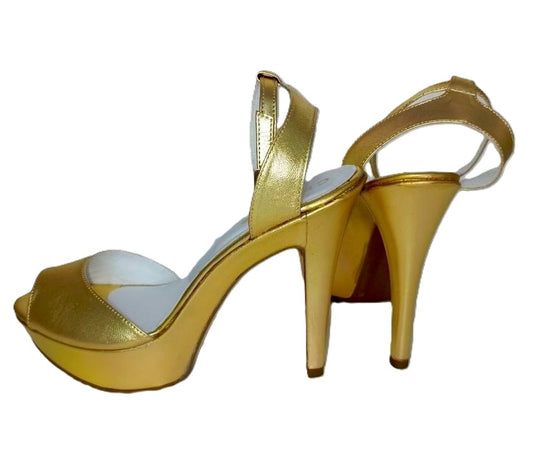 SANDALIA DE TACON  DORADO MODELO 2900