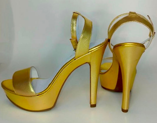 SANDALIA DE TACON  DORADO MODELO 2921