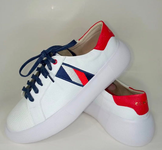 Zapatillas Deportivas Blancas para Dama con Detalles en Rojo y Azul Marino - Modelo 4827