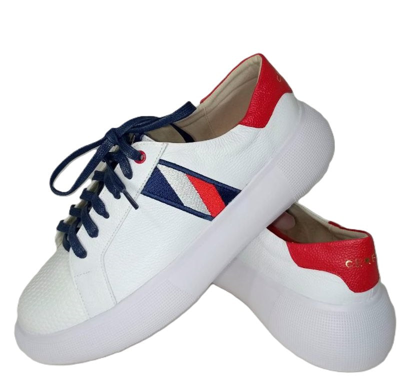 Zapatillas Deportivas Blancas para Dama con Detalles en Rojo y Azul Marino - Modelo 4827