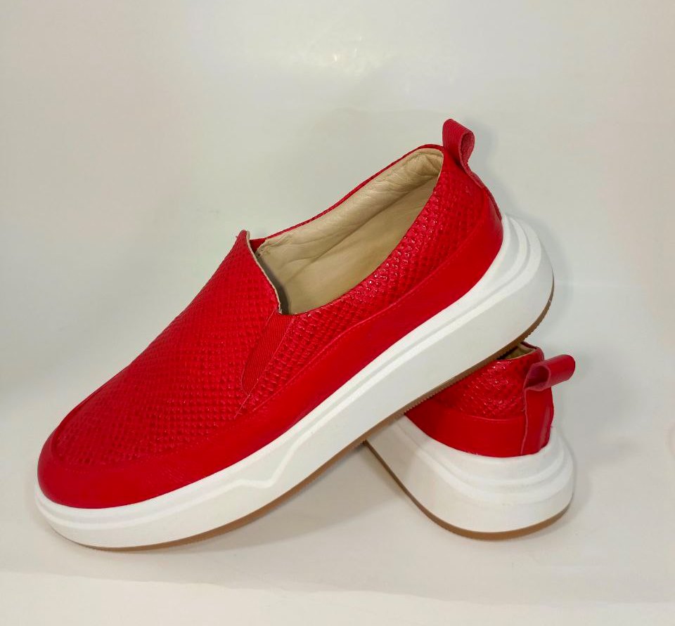 Mocasines Elegantes de Dama en Cuero Rojo Modelo M2000 - Comodidad y Estilo Atemporal