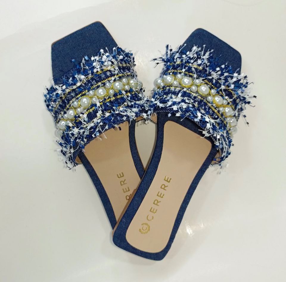 Sandalias Elegantes para Dama en Azul Marino con Detalles de Perlas - Modelo V111K