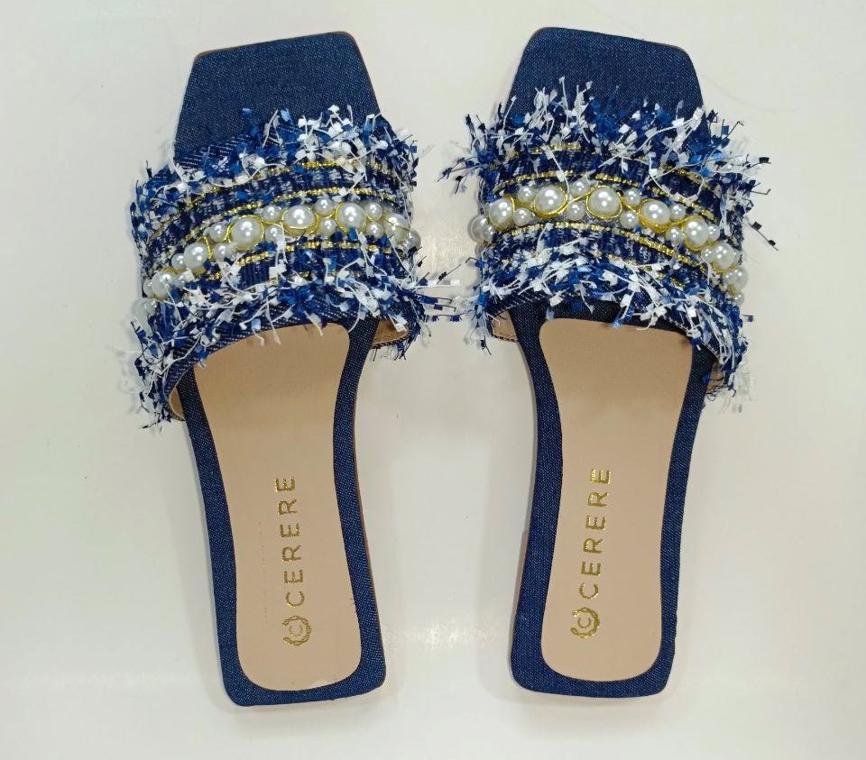 Sandalias Elegantes para Dama en Azul Marino con Detalles de Perlas - Modelo V111K