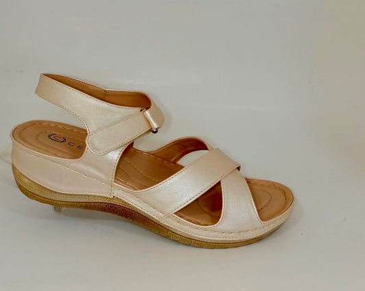 Sandalias Elegantes de Dama en Cuero Champagne con Diseño Cruzado y Comodidad Superior - Modelo X614