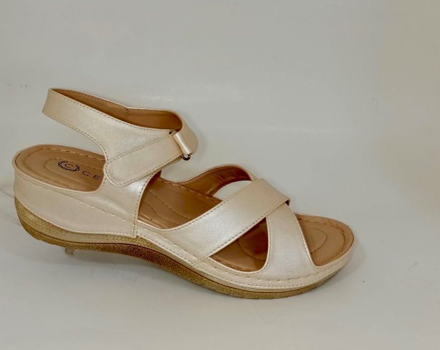 Sandalias Elegantes de Dama en Cuero Champagne con Diseño Cruzado y Comodidad Superior - Modelo X614