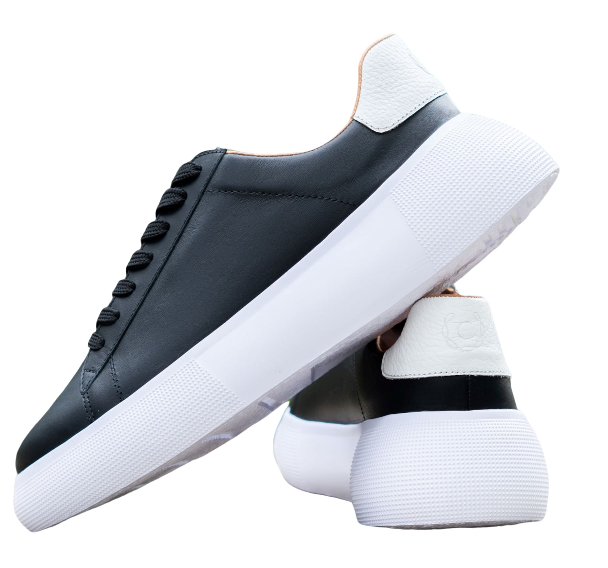 Zapatillas Urbanas de Hombre Negras con Suela Blanca Modelo 1007 - Comodidad y Estilo Casual