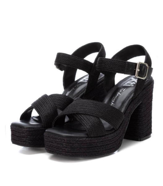 SANDALIA DE TACON COLOR NEGRO MODELO 142741