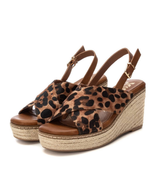 SANDALIA DE TACON COLOR CAMEL MODELO 144591