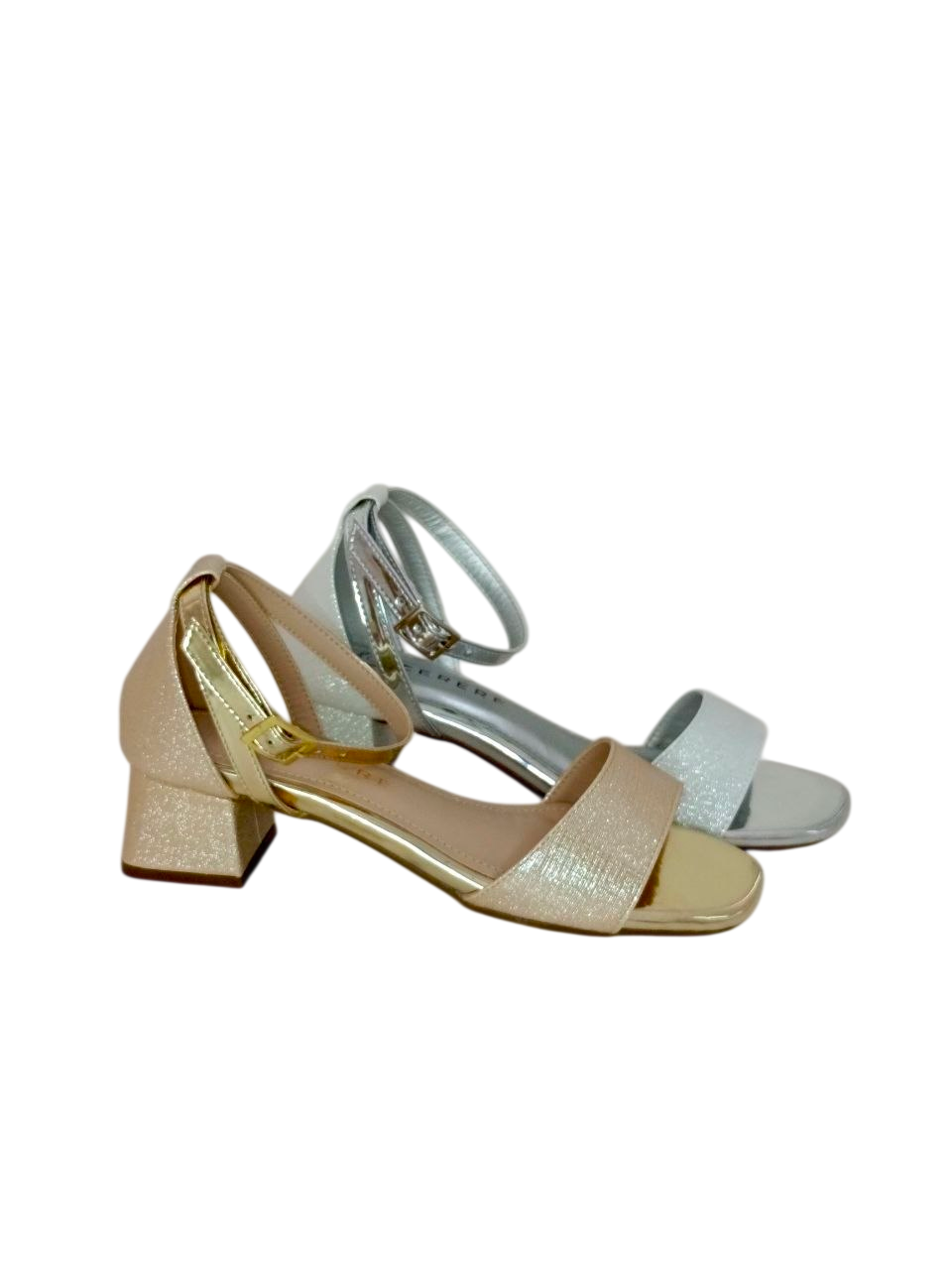SANDALIA DAMA COLOR PLATA MODELO YP085
